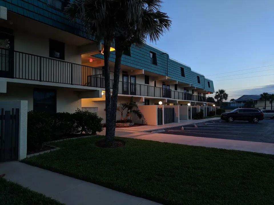 Coronado Del Mar Condominum