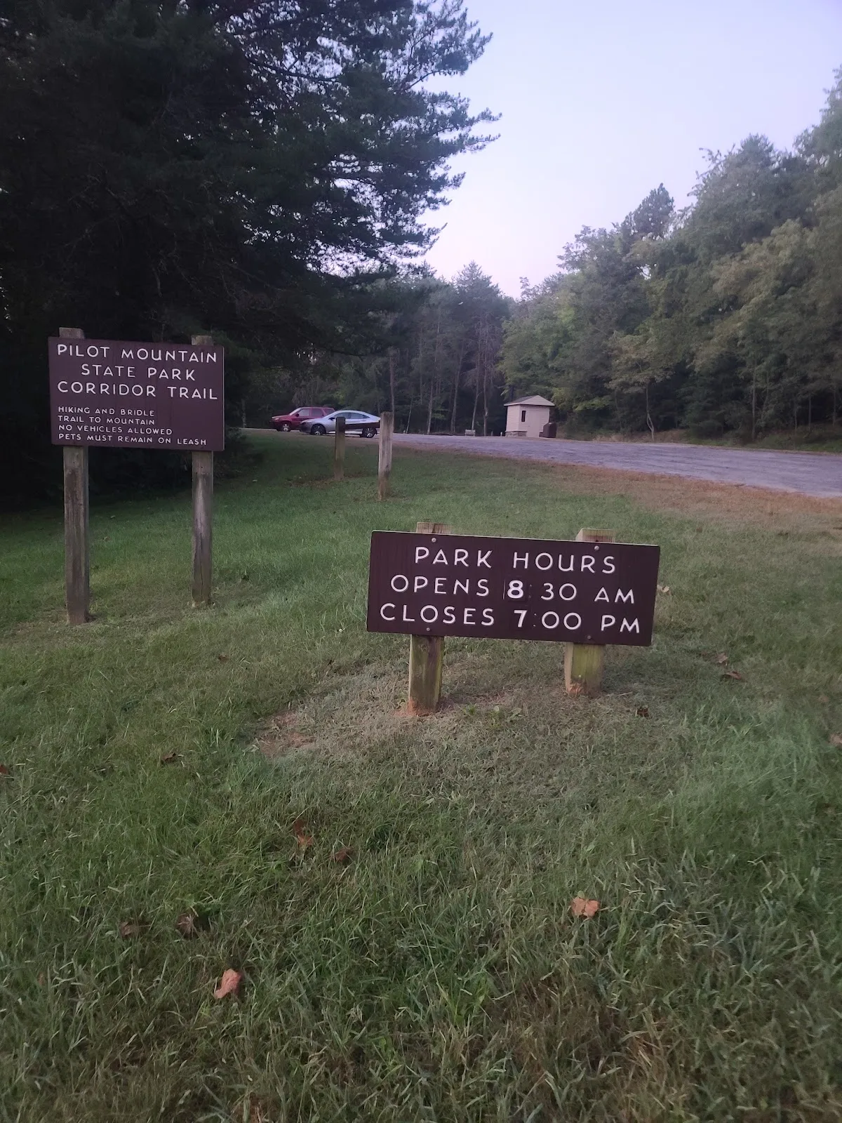 Pinnacle Hotel Road Parking Lot- Corridor Trail, Mountain trail trailheads