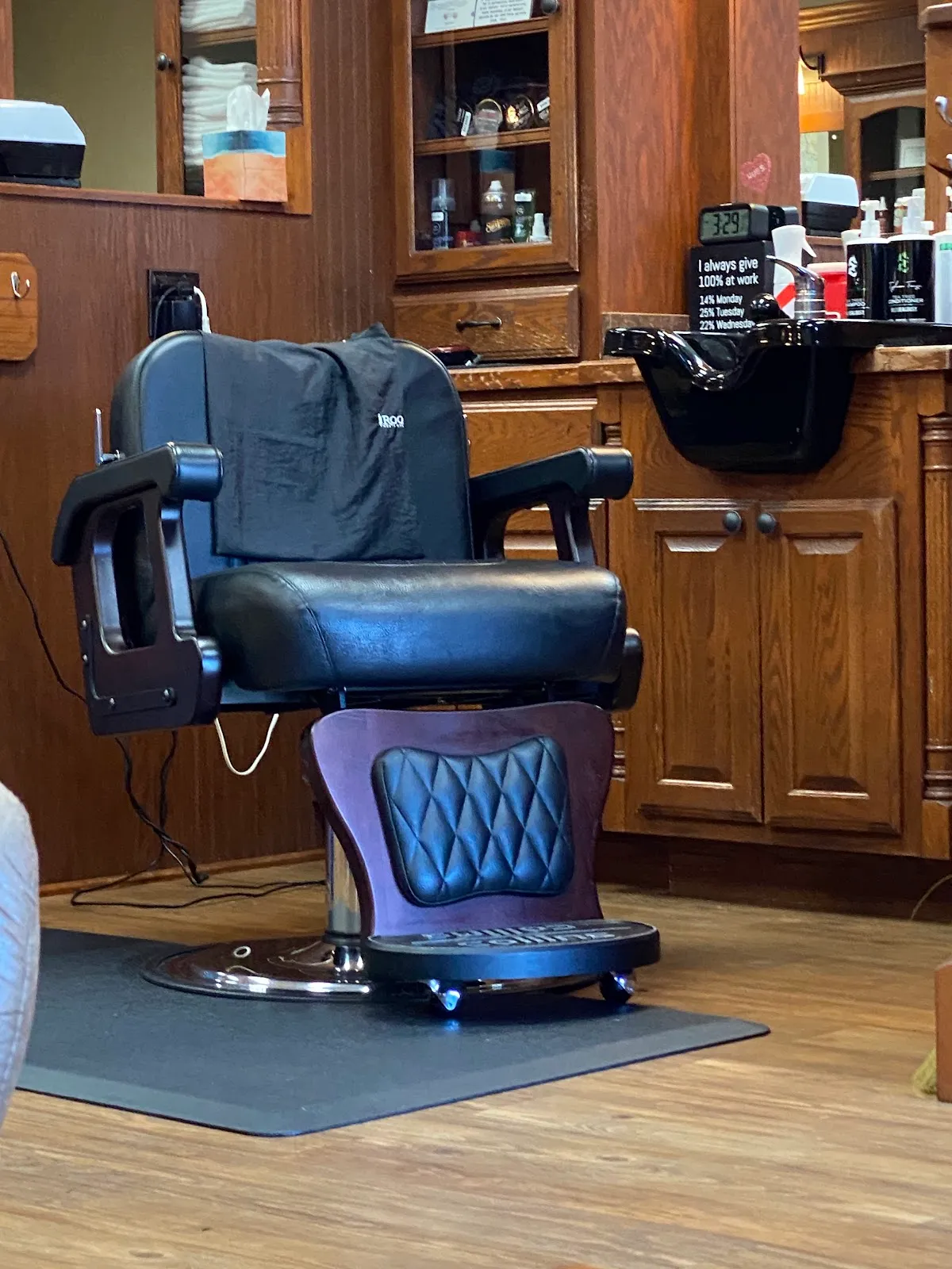 Roosters Men's Grooming Center