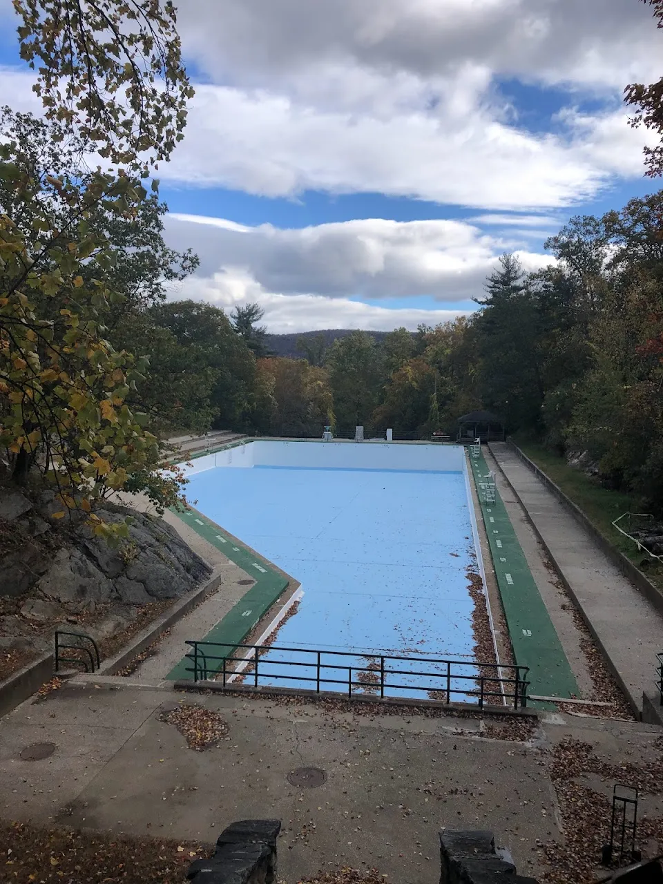 Bear Mountain Inn - Overlook Lodge