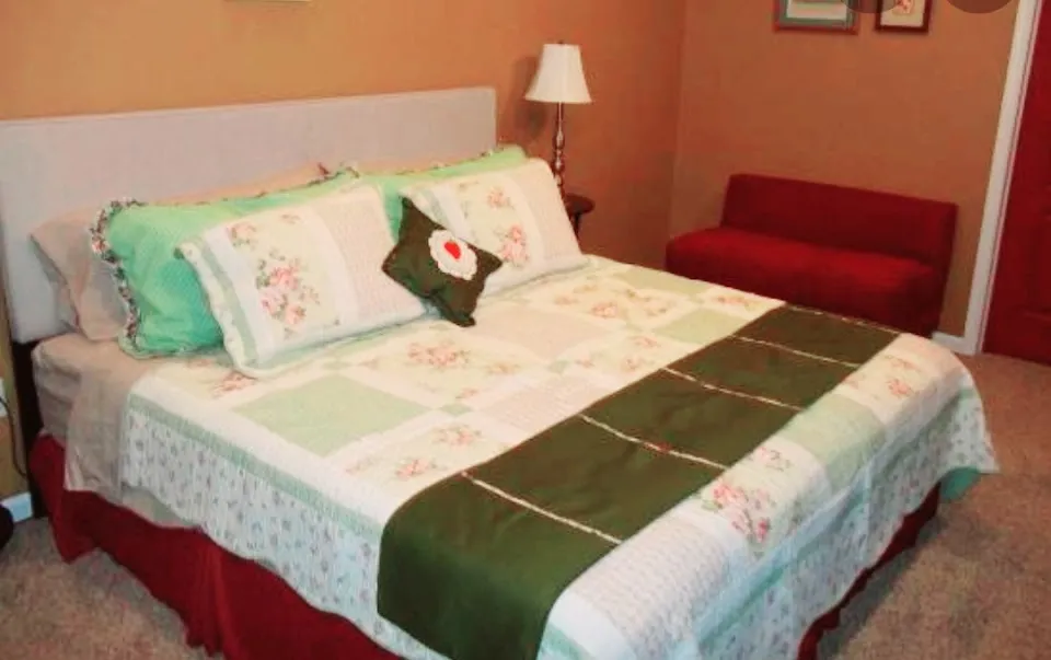 Tin Brook Bed & Breakfast
