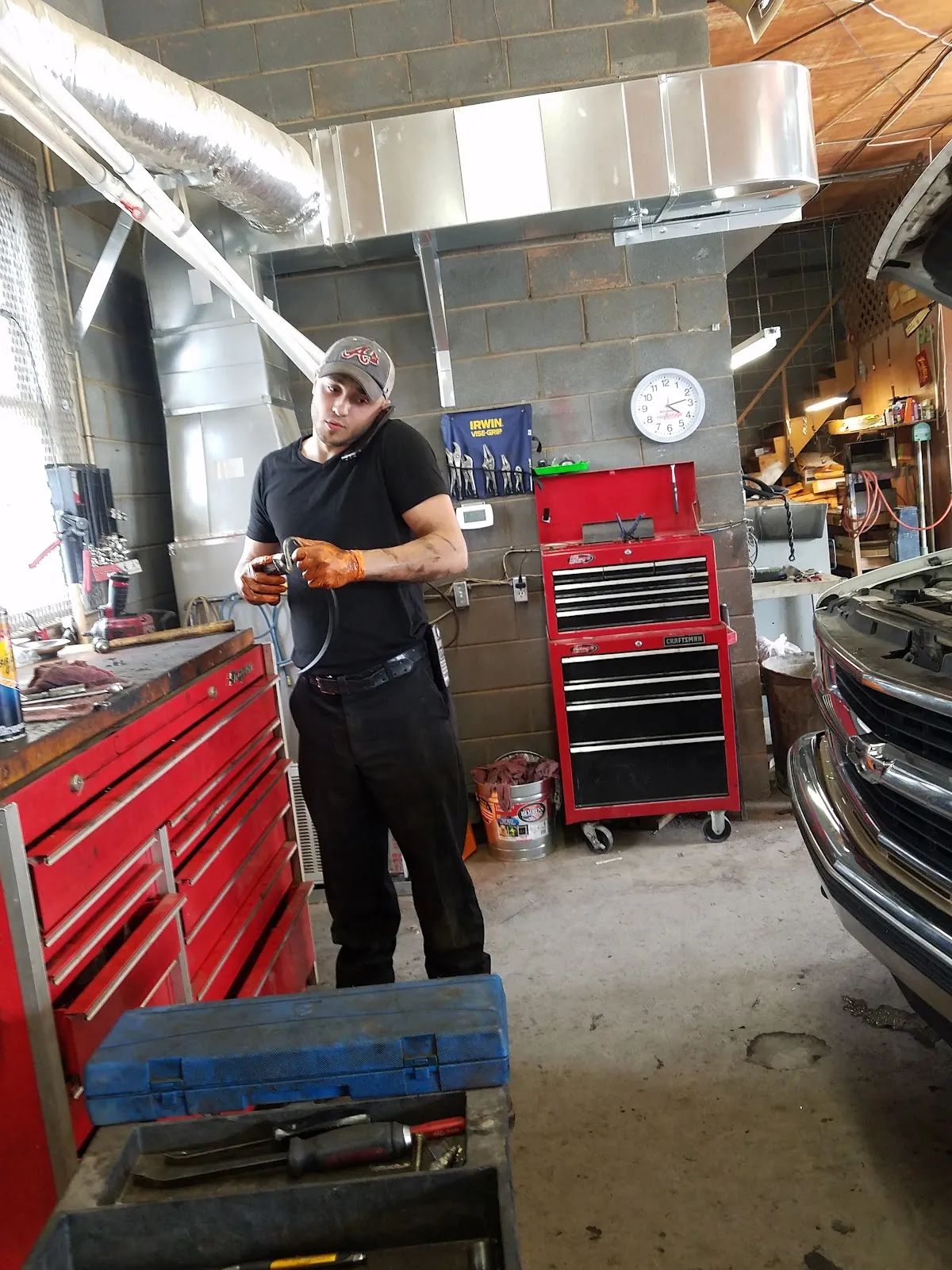 Moorefield's Garage
