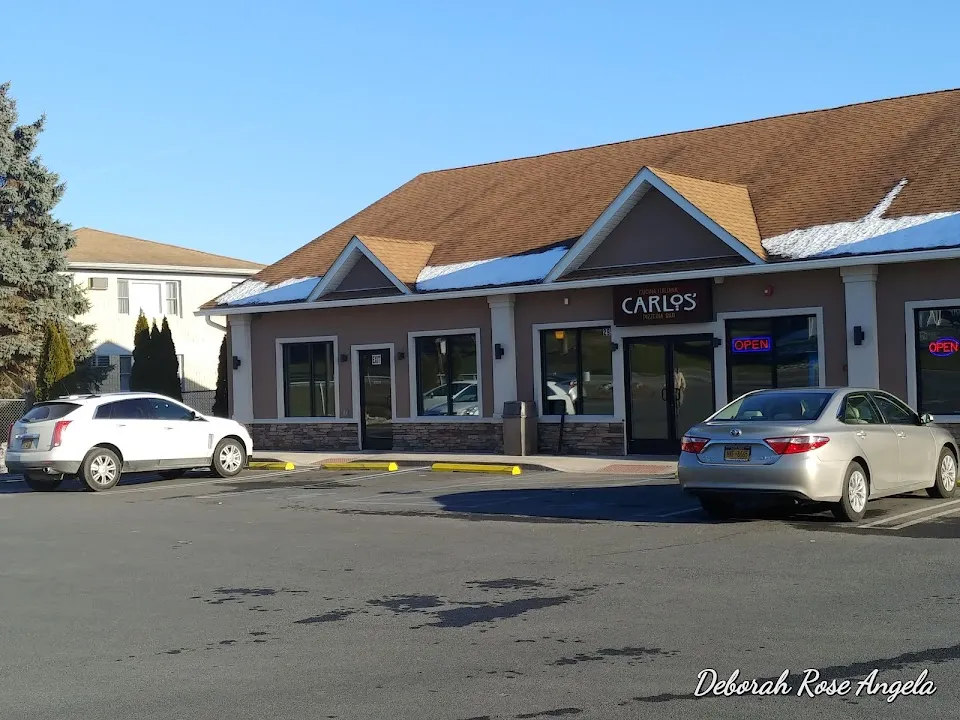 Carlos' Pizzeria and Bar