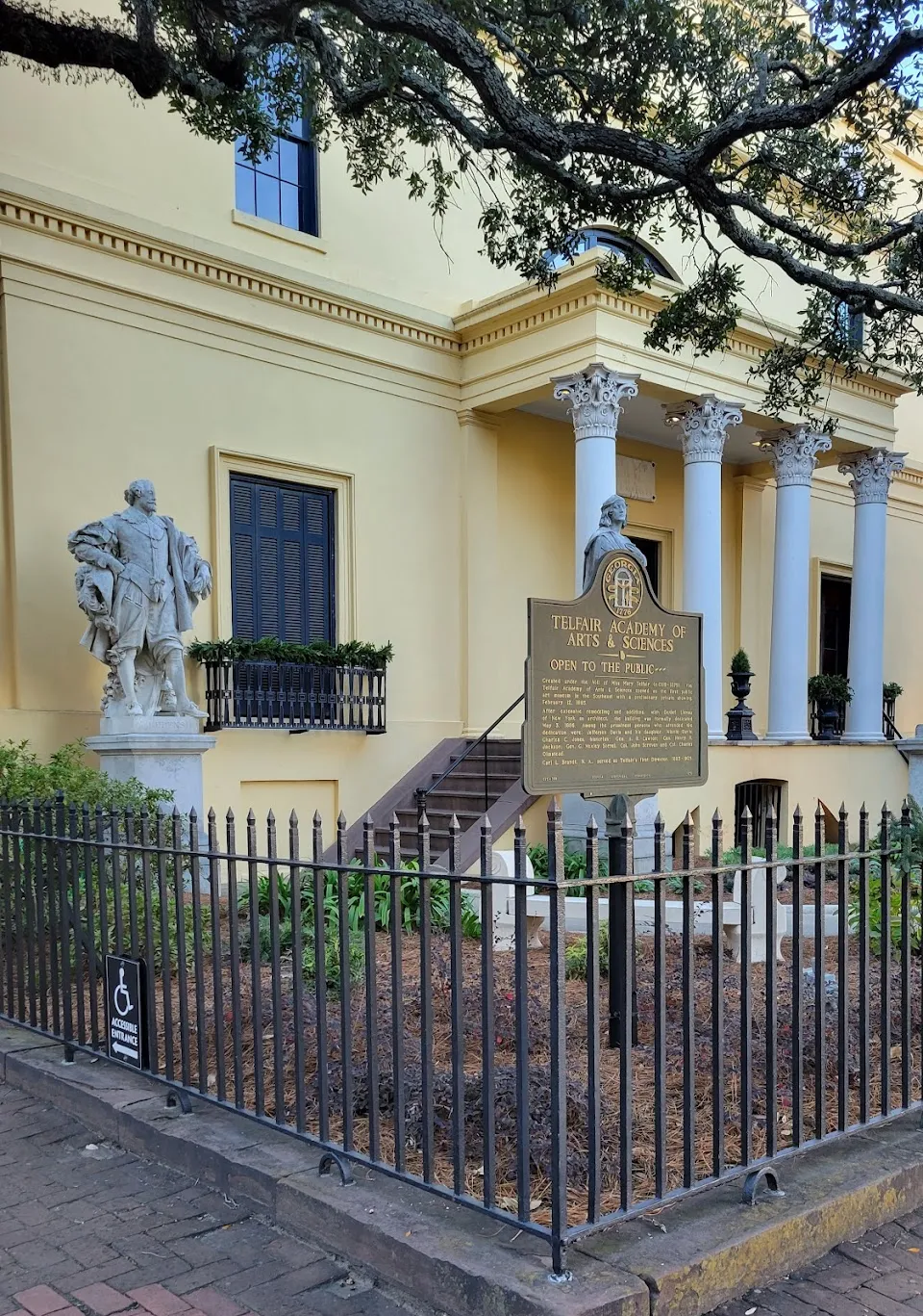 Telfair Square