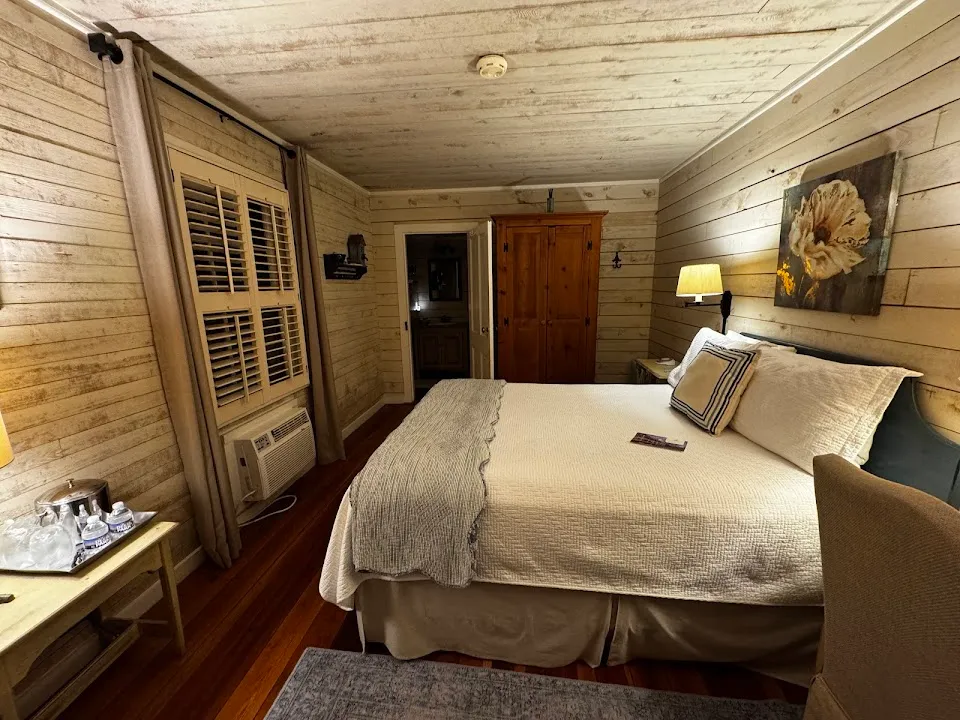 Glen-Ella Springs Hotel & Restaurant