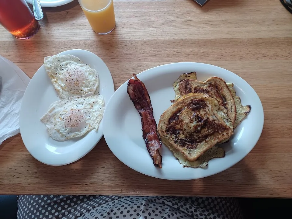 Eggs Up Grill