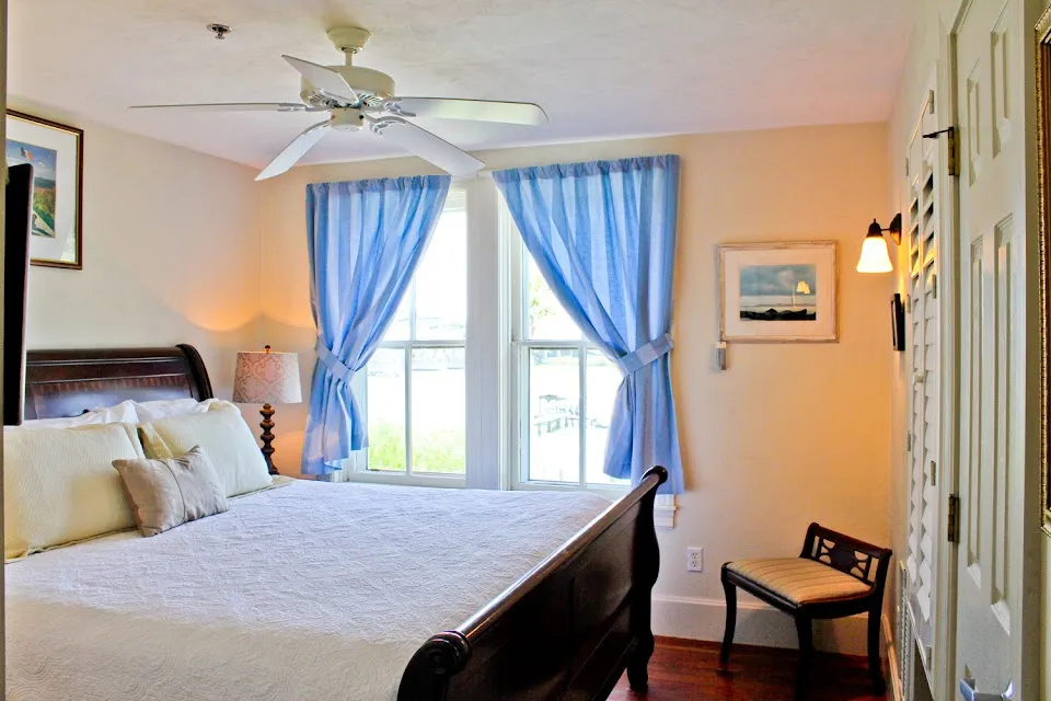 Night Swan Intracoastal Bed and Breakfast
