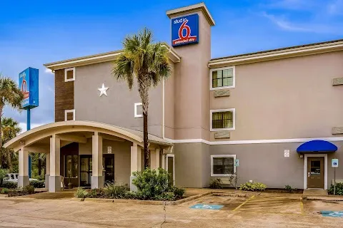 OYO Townhouse Beaumont Medical Center Area I-10