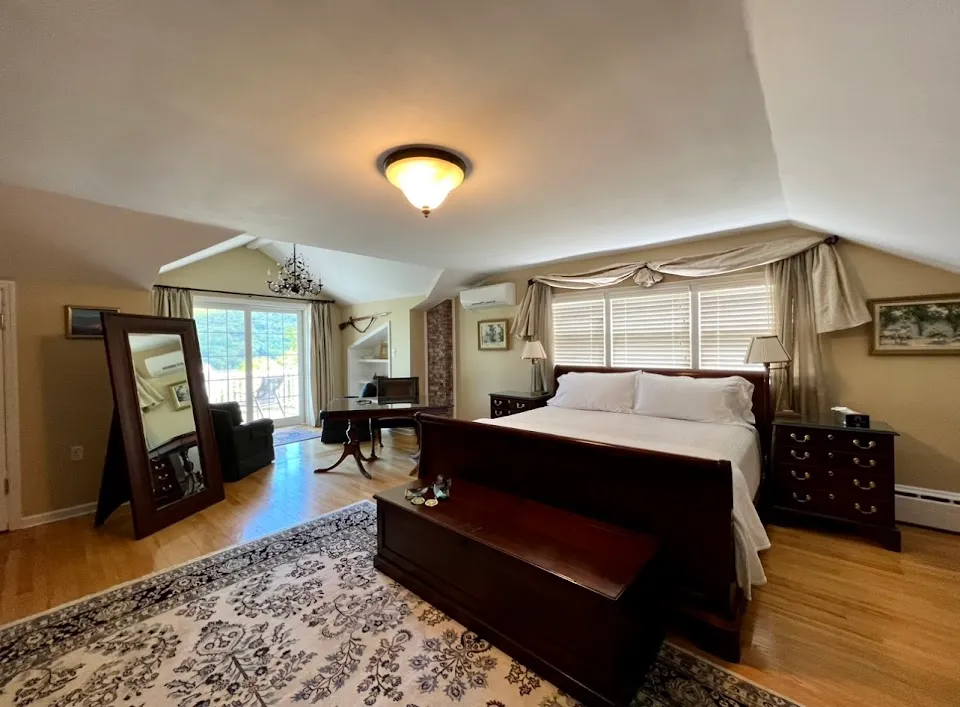 Hudson River Crest B&B