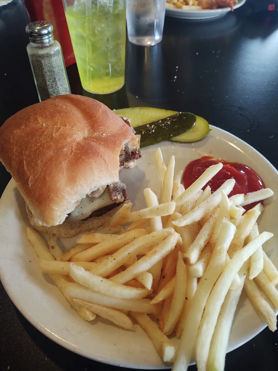 Patty Cakes | Restaurant & Bakery