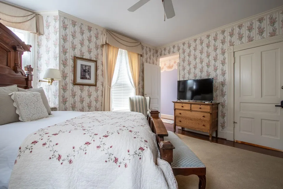 The Oaks Victorian Inn
