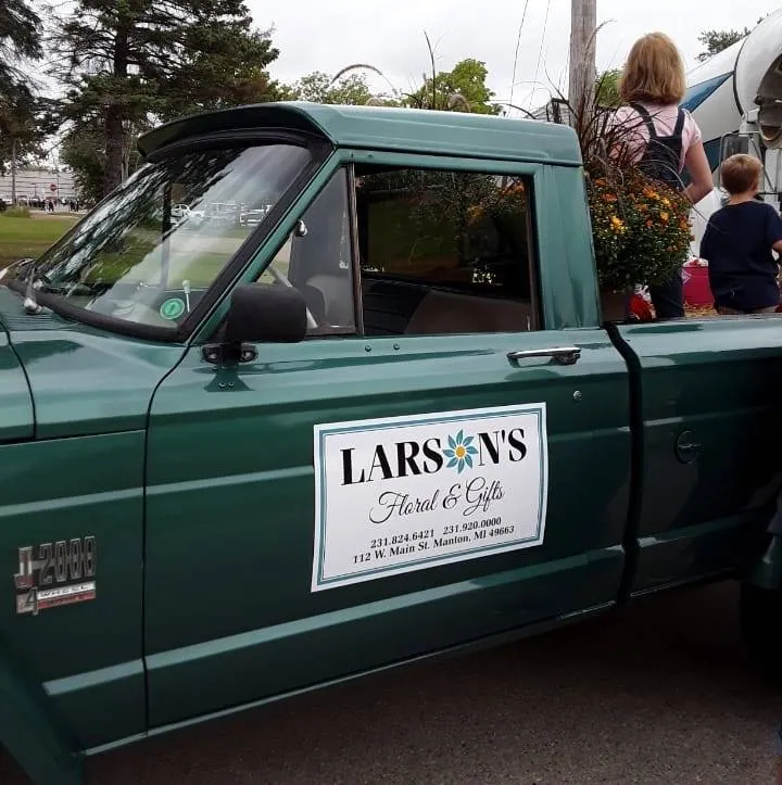 Larson's Floral