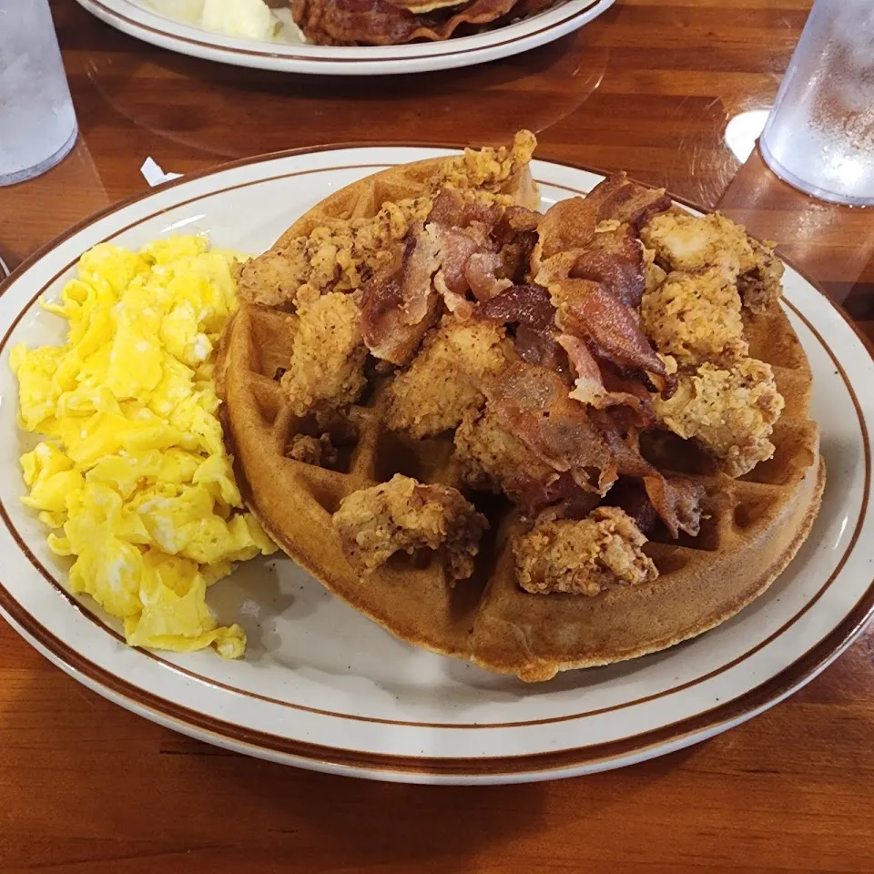Loc's Chicken & Waffles