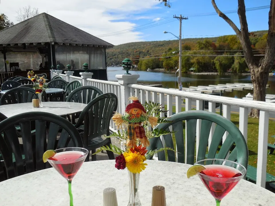 Emerald Point Lakeside Restaurant and Pub