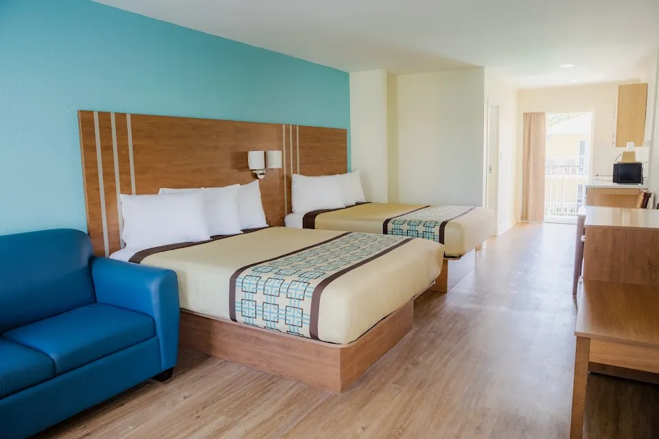 Dunes Inn & Suites