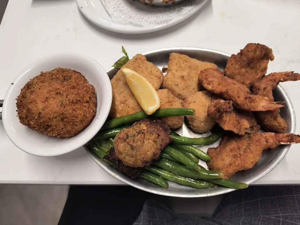 Norwood's Restaurant & Treehouse Bar
