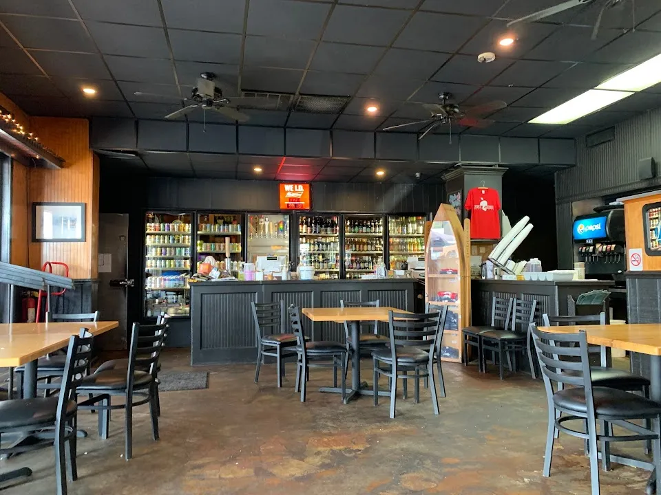 Apple Annie's Deli & Pub