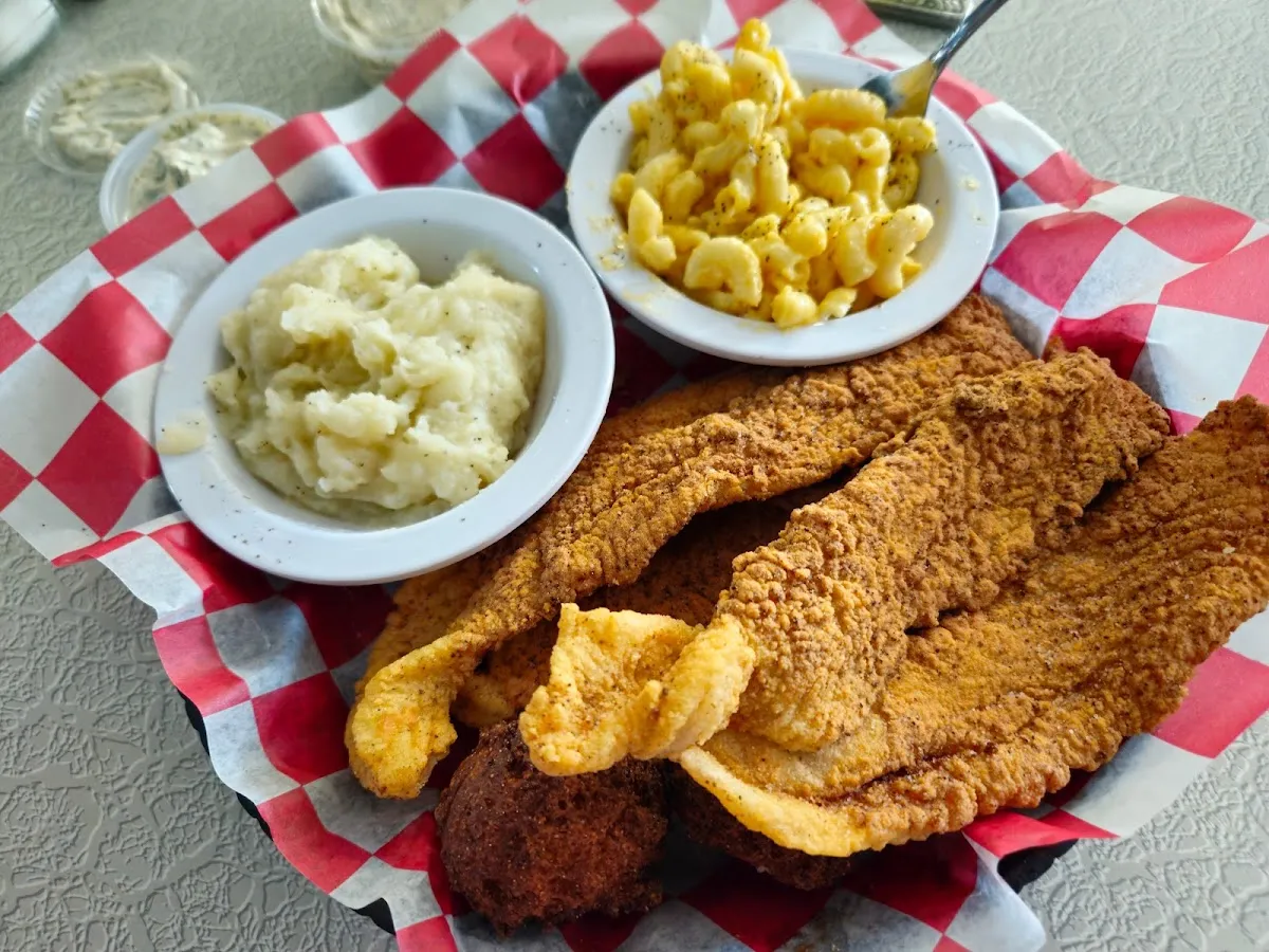 11th & Main Roadside Diner