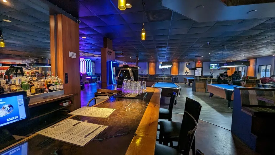 Boss Ladies Gastrobar & Billiards