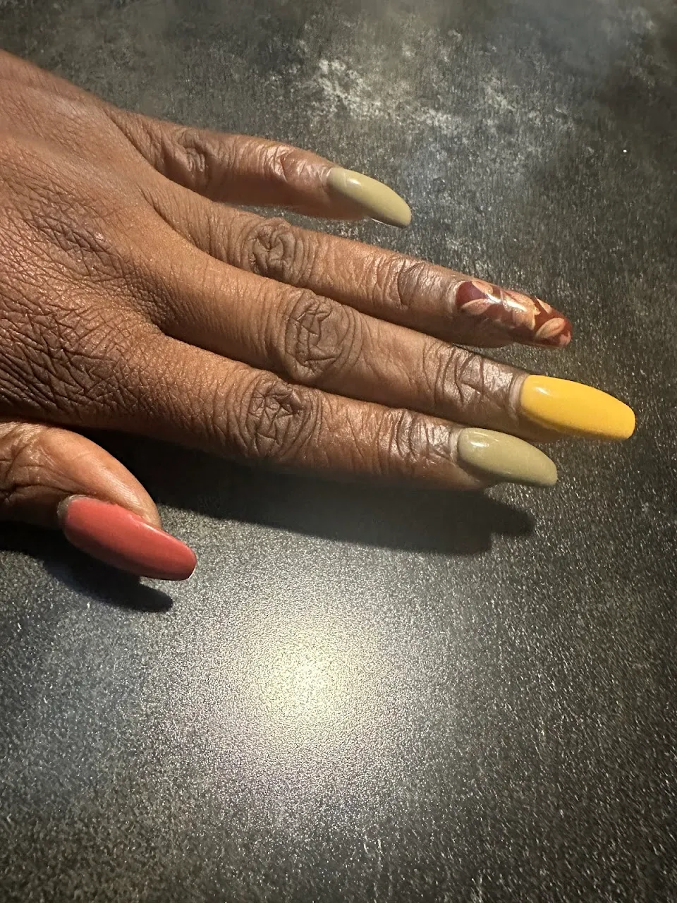 Happy Nails Salon