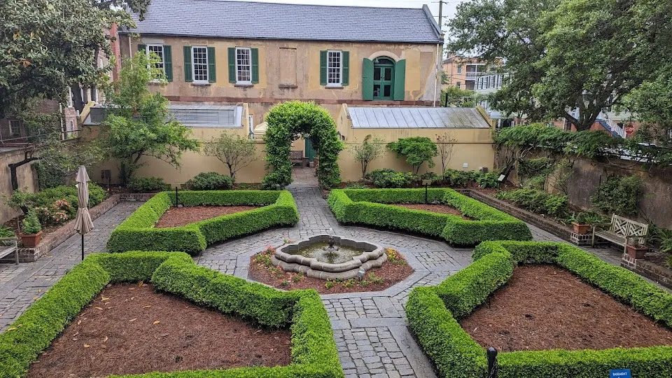 Owens-Thomas House & Slave Quarters