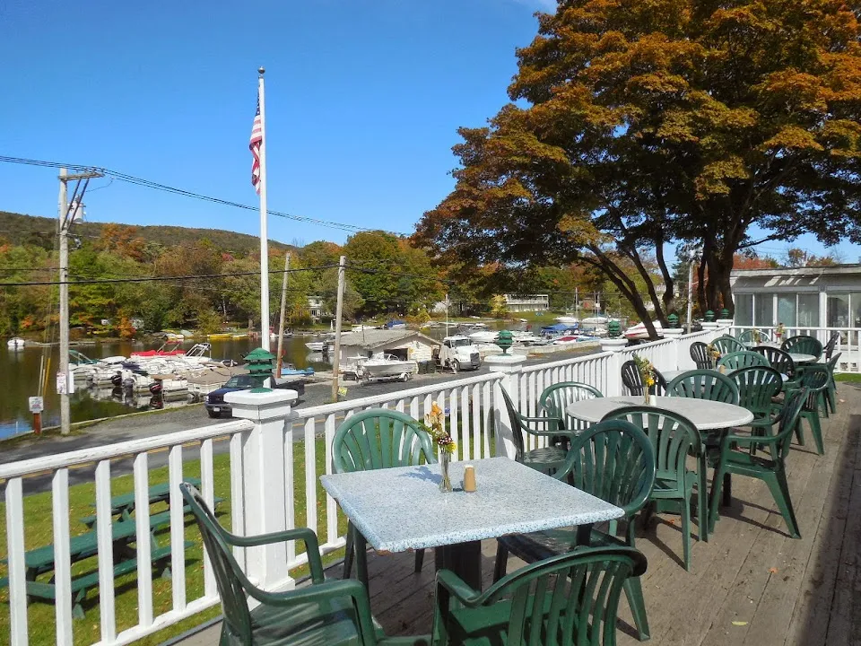 Emerald Point Lakeside Restaurant and Pub