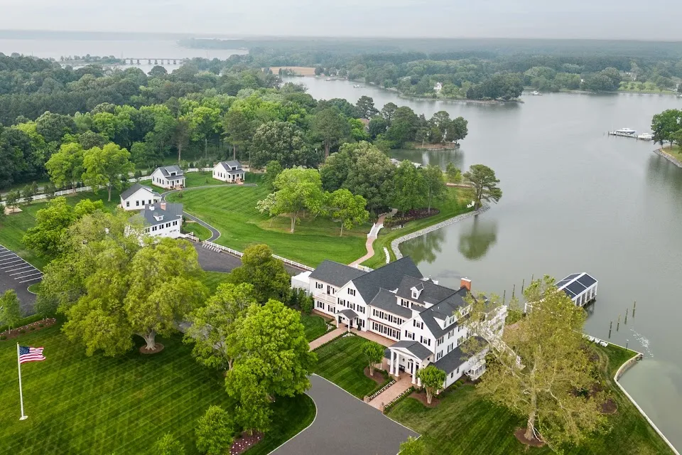 The Oaks Waterfront Hotel