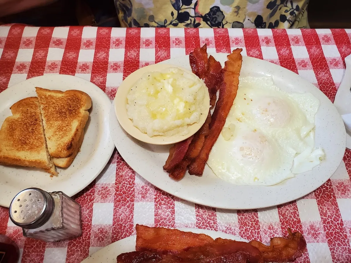 Roosters Cafe