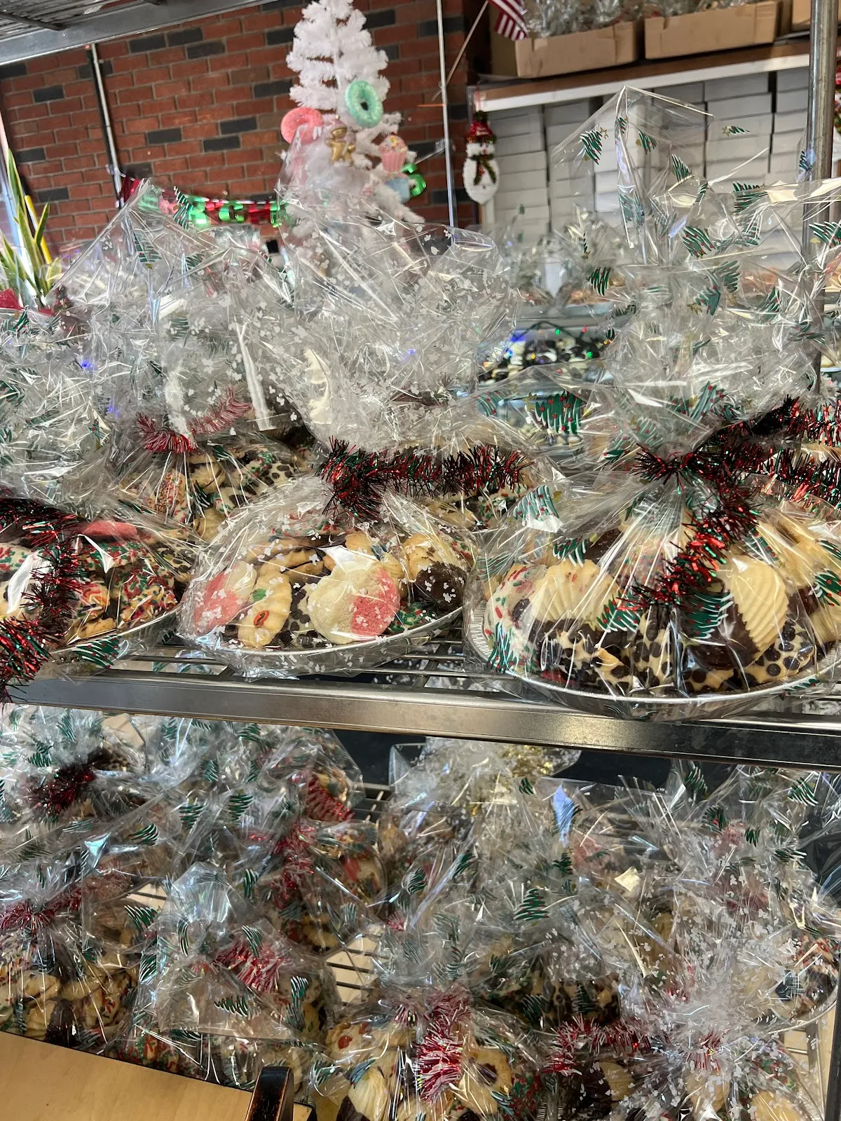 CARMINES BAKERY & DELI