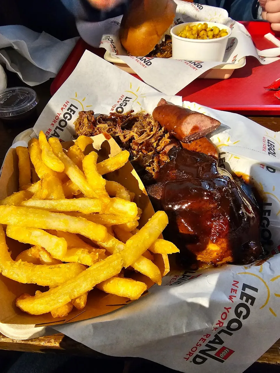 Smokey’s Brick-B-Que