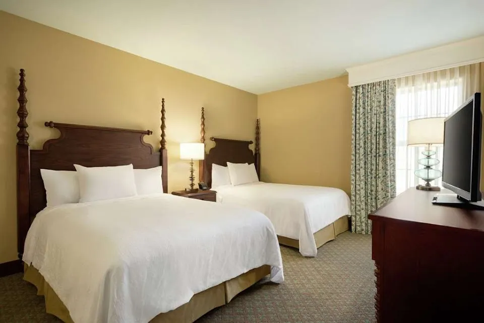 Embassy Suites by Hilton Savannah Historic District