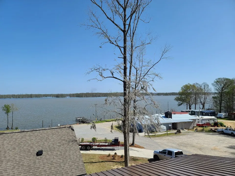 Stumphole Restaurant Landing & Campground