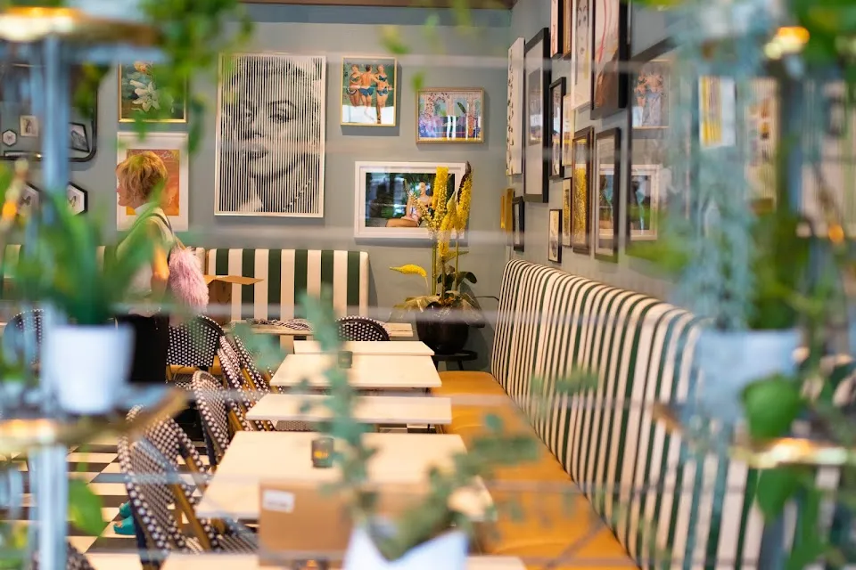 Kiki's Dining & Drinks