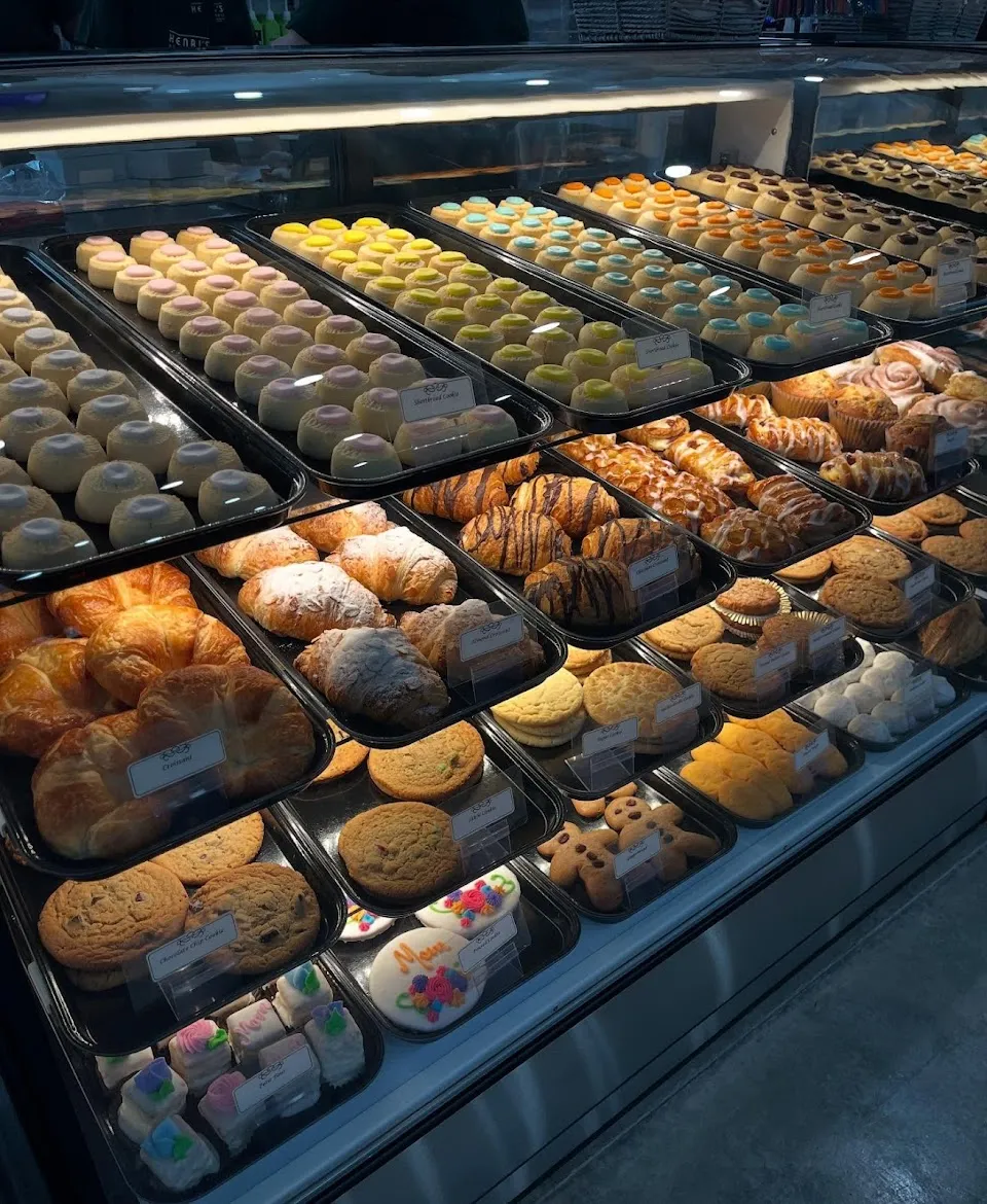 Henri's Bakery & Deli | Clayton and South Main Market