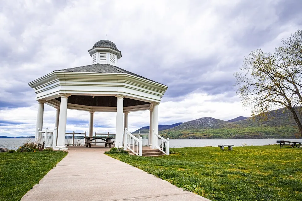Donahue Memorial Park (PERMIT PARKING ONLY)