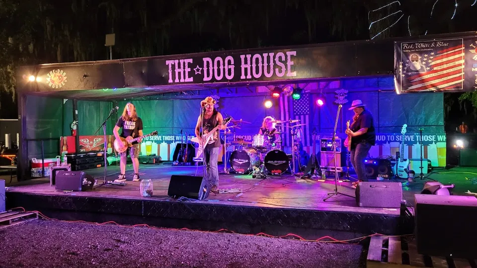 Doghouse Bar & Grill