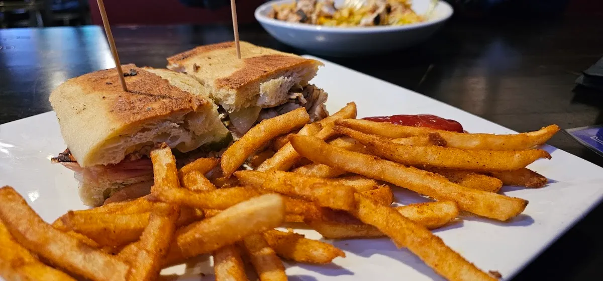 Sidelines Grille - Hickory Flat
