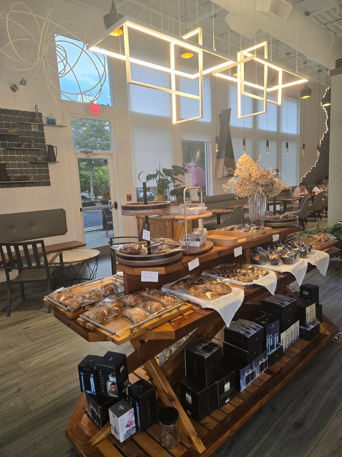 C'EST LA VIE BAKERY & CAFE