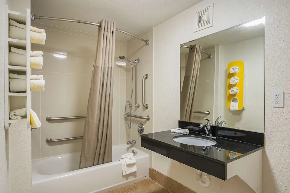 Motel 6 Savannah, GA - Midtown
