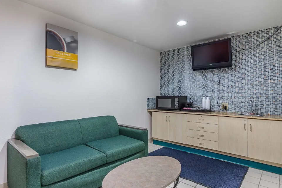 Motel 6 Mcalester, OK