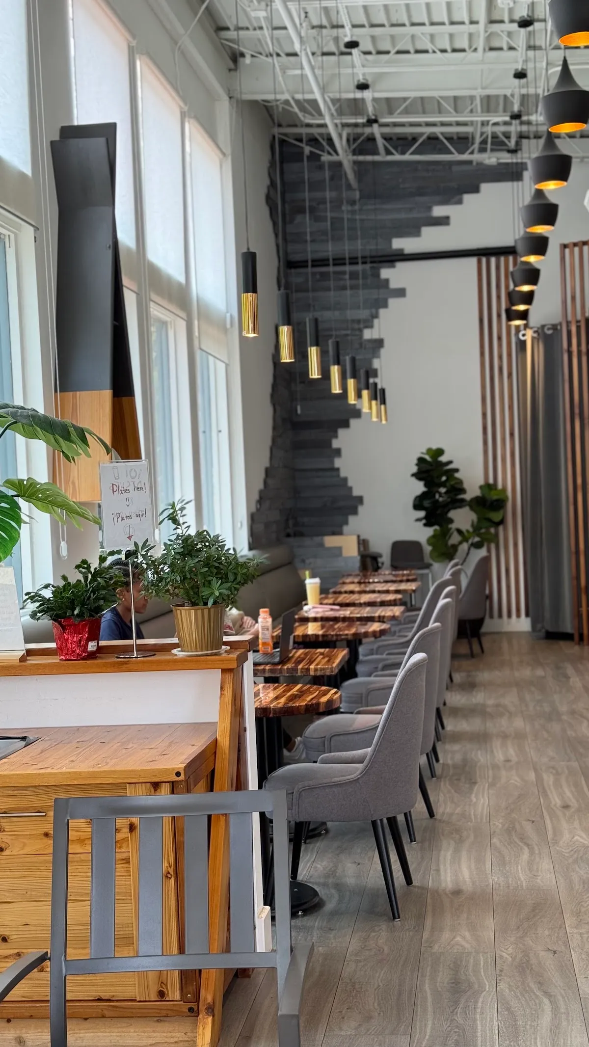 C'EST LA VIE BAKERY & CAFE