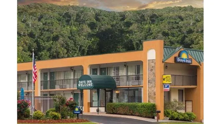 Days Inn by Wyndham Clayton
