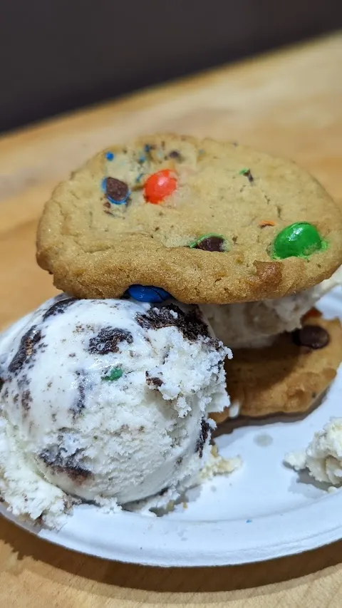 Insomnia Cookies