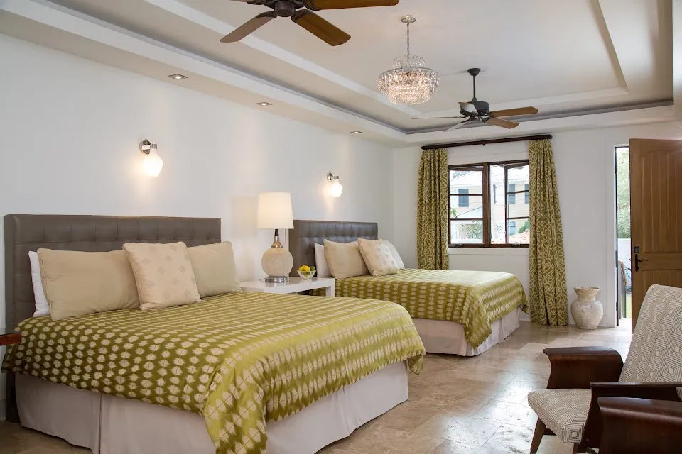Black Dolphin Inn