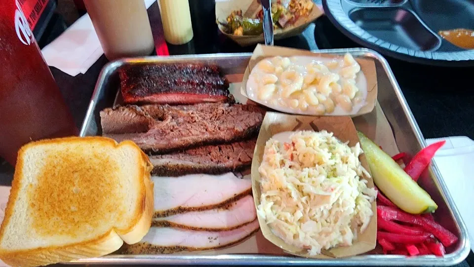 ROXIE'S BBQ & LOVER'S LEAP BAR