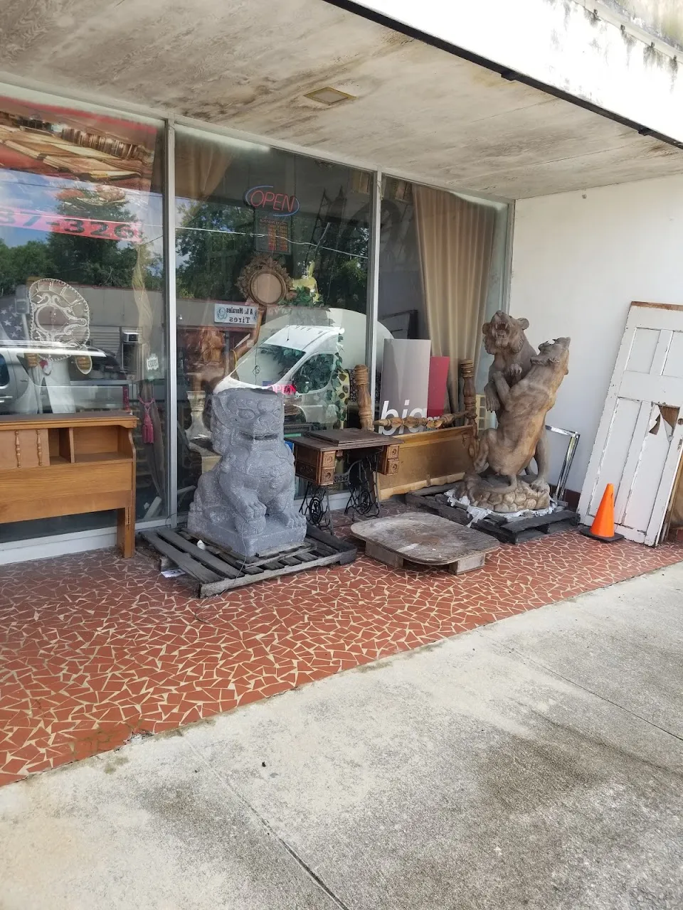 MJ Rug & Art Gallery