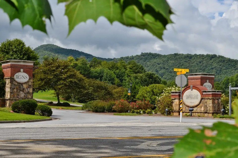 Rabun Gap-Nacoochee School
