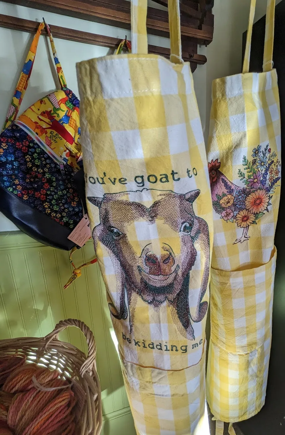 Hoof N Paws Farmstand