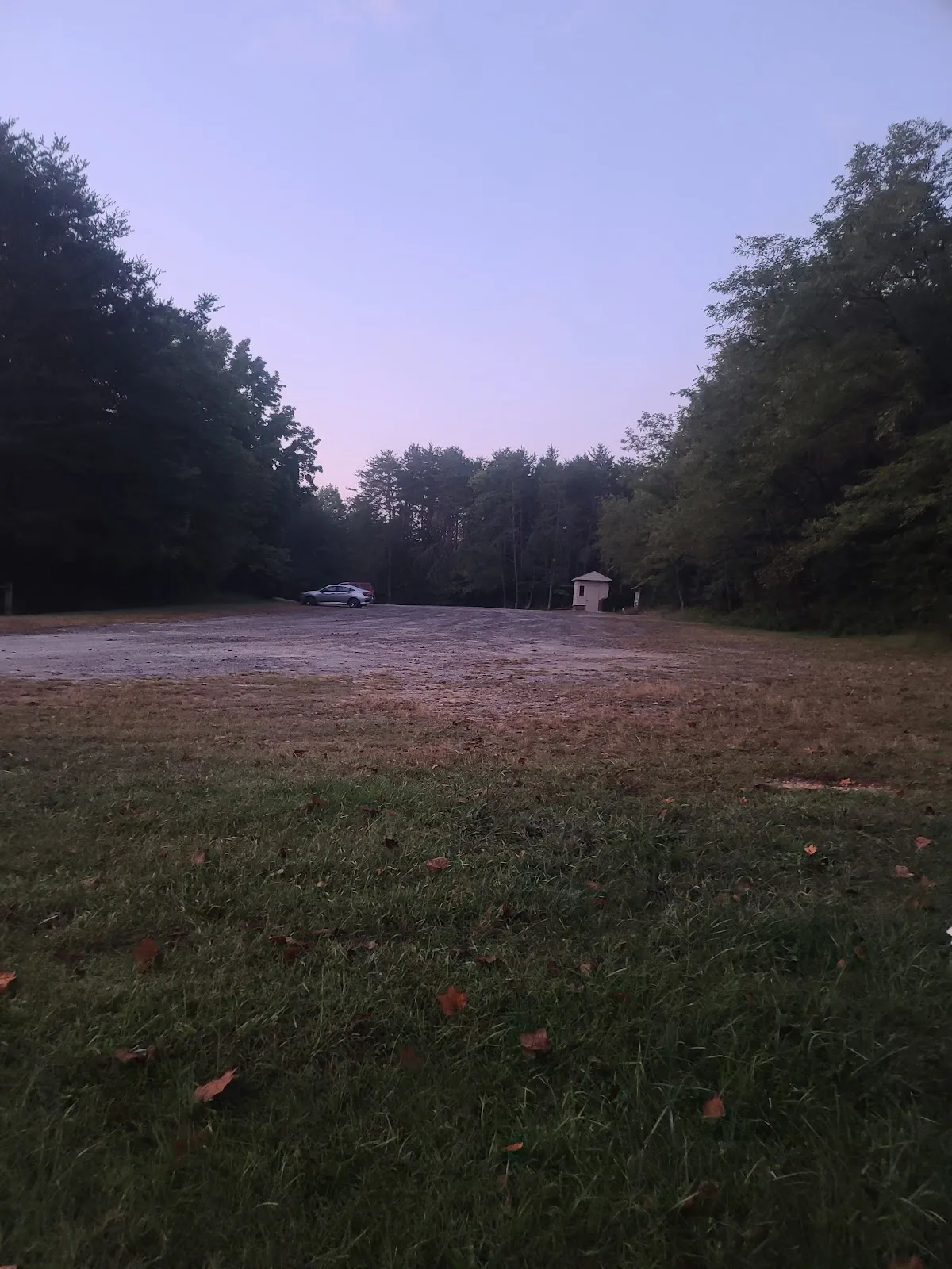 Pinnacle Hotel Road Parking Lot- Corridor Trail, Mountain trail trailheads