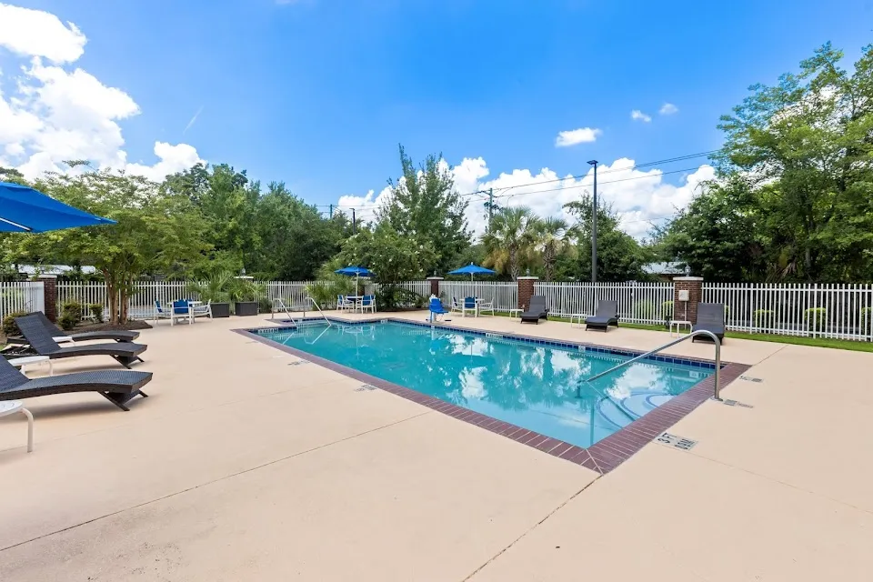 Holiday Inn Express & Suites Savannah - Midtown by IHG